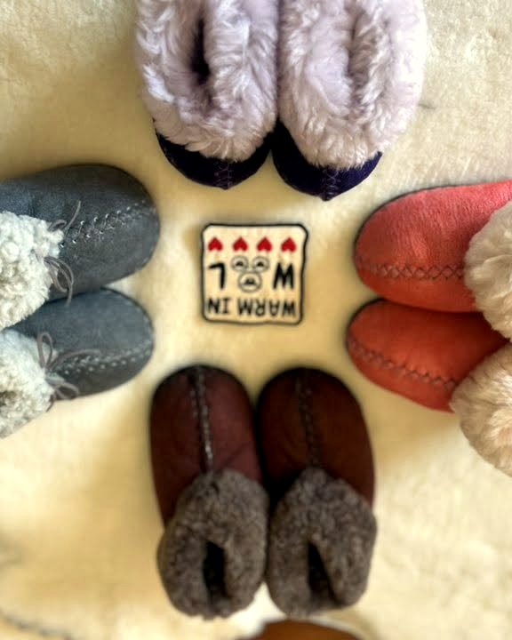Slippers in grey, pink and brown